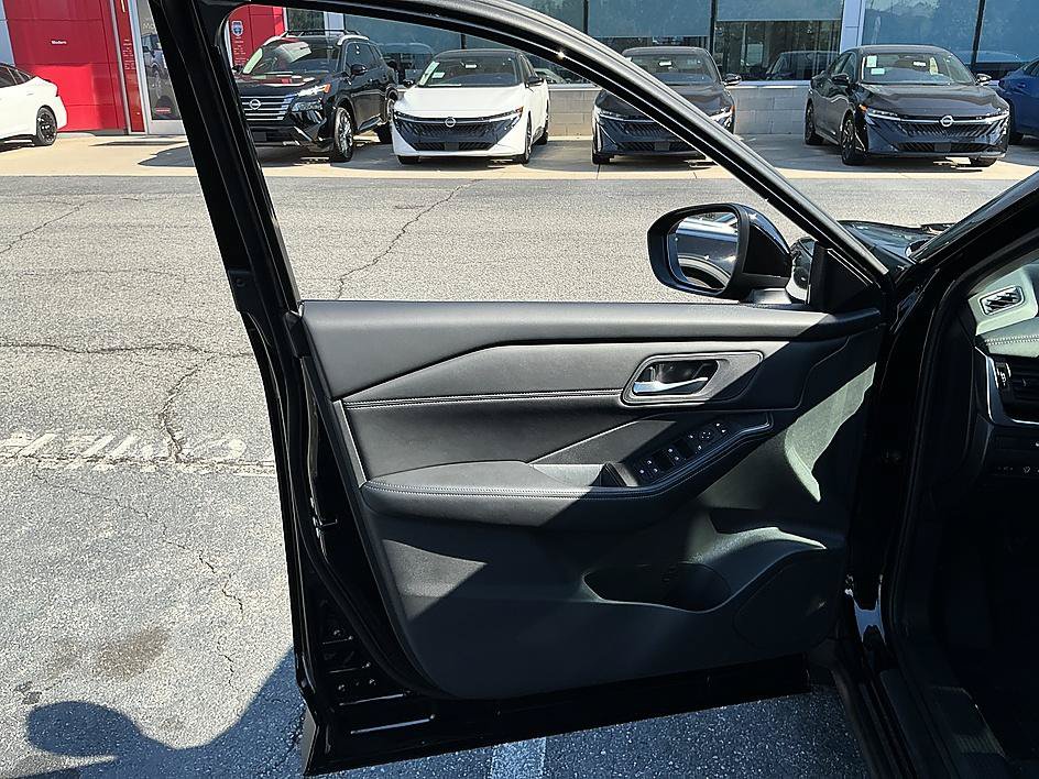 Certified 2026 Nissan Rogue Dark Armor FWD image 11