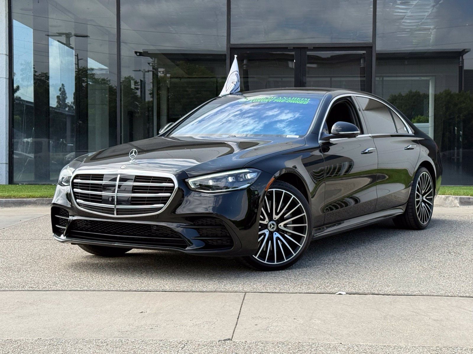 Used 2022 Mercedes-Benz S 580 4MATIC Sedan image 2