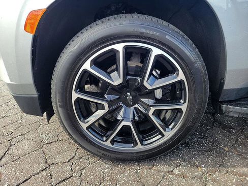 Used 2024 Chevrolet Suburban RST image 8