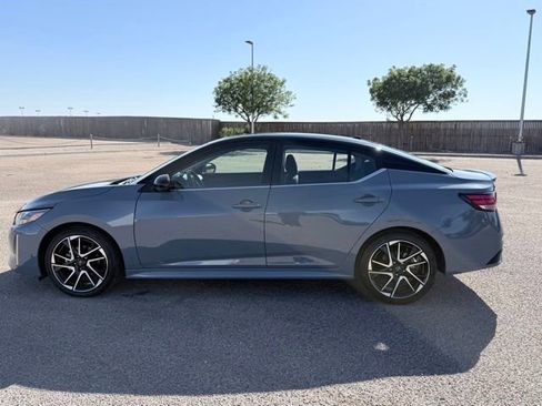 Used 2024 Nissan Sentra SR FWD image 9