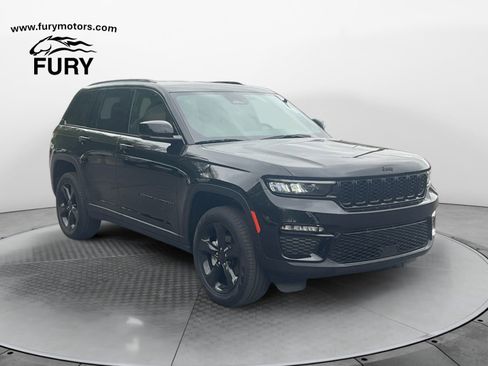 Used 2025 Jeep Grand Cherokee Limited w/ Black Appearance Package AWD/4WD image 1