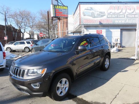 Used 2015 Jeep Grand Cherokee Laredo w/ Quick Order Package 23E AWD/4WD image 2