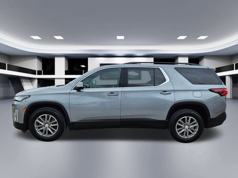 Used 2023 Chevrolet Traverse LT image 3