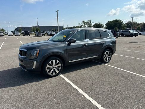 Certified 2022 Kia Telluride EX w/ EX Premium Package FWD image 12