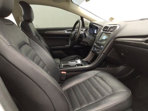 Used 2017 Ford Fusion SE w/ Fusion SE Technology Package FWD image 21
