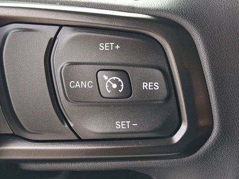 Used 2023 Jeep Gladiator Sport AWD/4WD image 22
