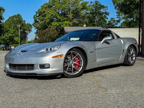 Used 2009 Chevrolet Corvette Z06 RWD image 2