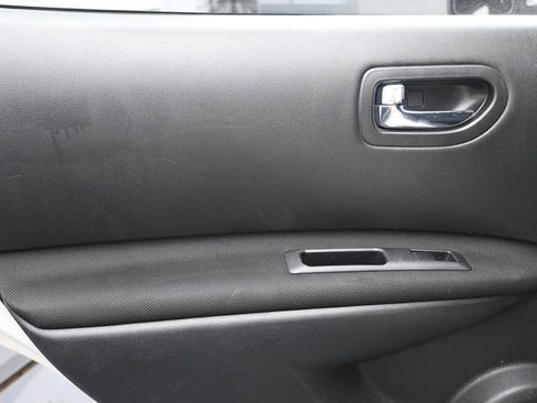 Used 2012 Nissan Rogue S image 21