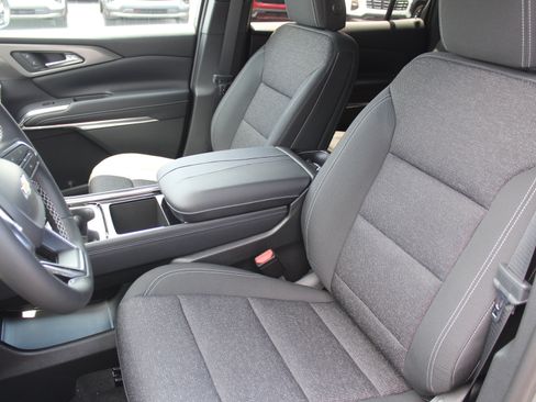 New 2026 Chevrolet Traverse LT w/ Sun and Wheel Package FWD image 9