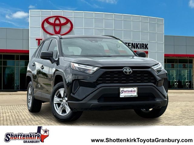 Used 2025 Toyota RAV4 LE AWD/4WD image 1