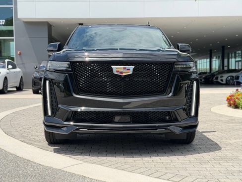 Used 2023 Cadillac Escalade ESV V AWD/4WD image 11