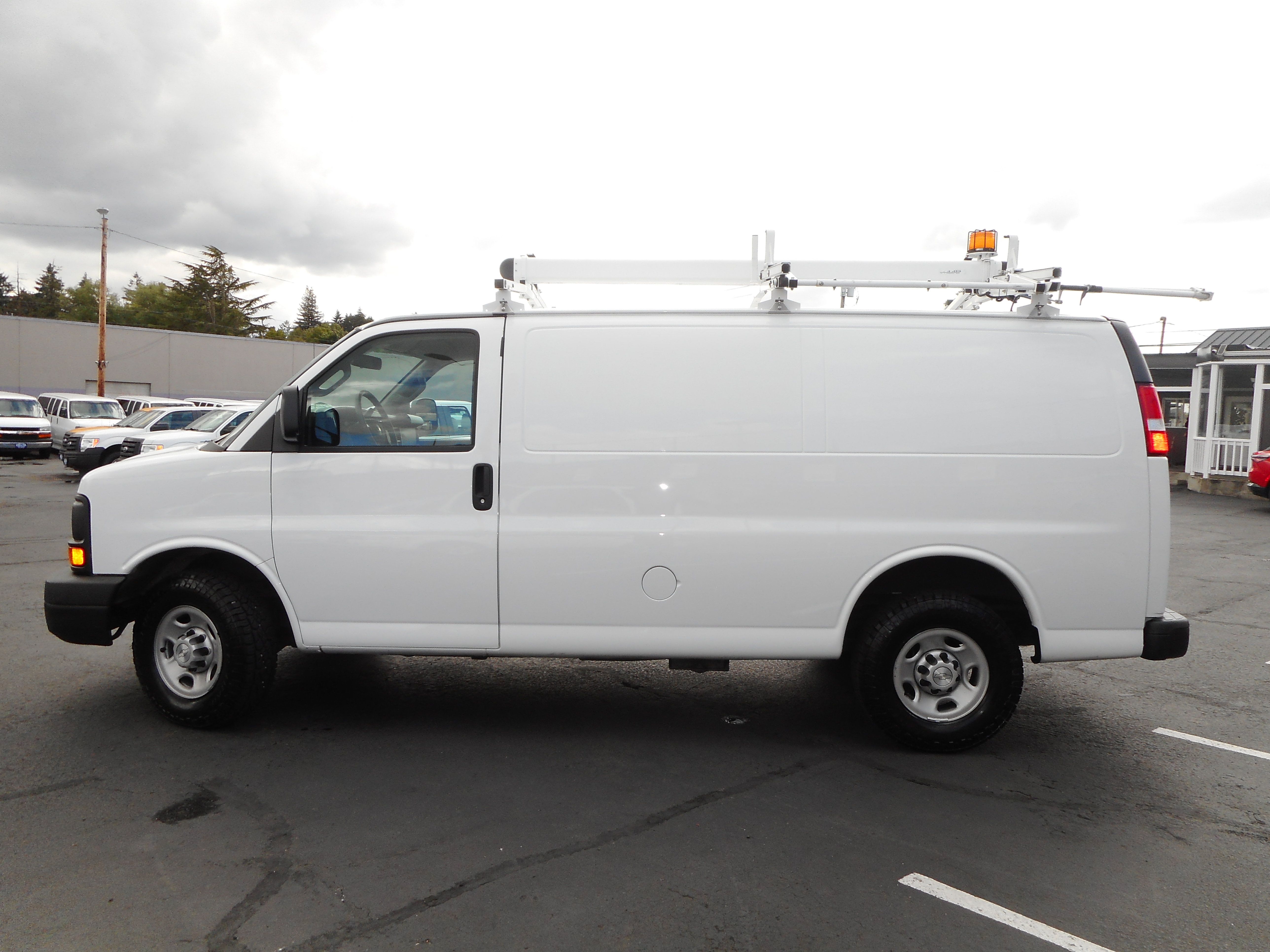 Used 2016 Chevrolet Express 2500 RWD image 6