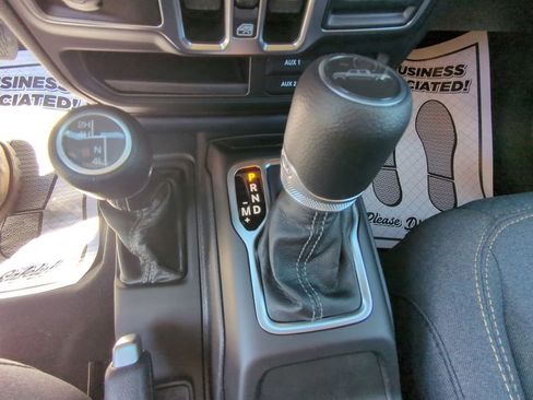 New 2025 Jeep Gladiator Sport image 18