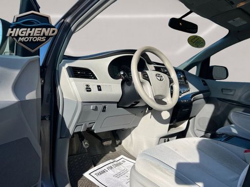 Used 2013 Toyota Sienna LE image 13