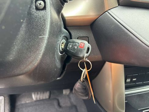 Used 2015 Toyota RAV4 LE AWD/4WD image 24
