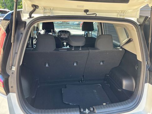 Used 2025 Kia Soul LX w/ LX Technology Package FWD image 25