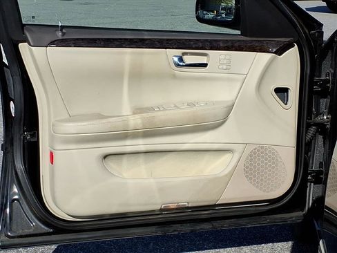 Used 2010 Cadillac DTS Luxury image 4