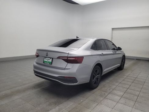 Used 2022 Volkswagen Jetta SE w/ Panoramic Sunroof Package FWD image 9