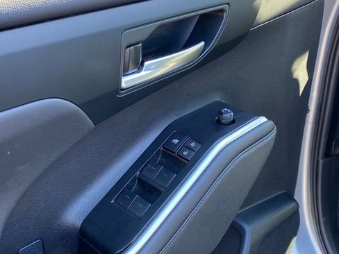 Used 2024 Toyota Highlander XLE image 11