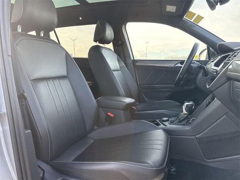 Used 2022 Volkswagen Tiguan SE R-Line image 26