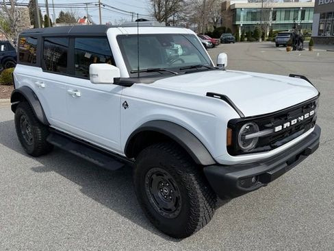 Used 2024 Ford Bronco Outer Banks image 3