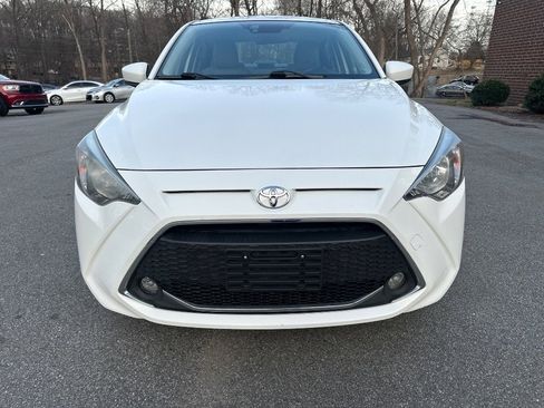 Used 2019 Toyota Yaris LE image 3