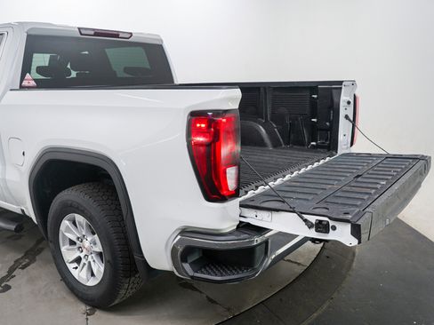 Used 2023 GMC Sierra 1500 SLE w/ Enhanced Capability Package image 9