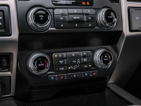 Used 2021 Ford F450 Platinum w/ FX4 Off-Road Package image 27