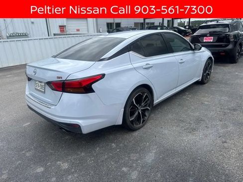 Used 2023 Nissan Altima 2.5 SR w/ SR Premium Package FWD image 3