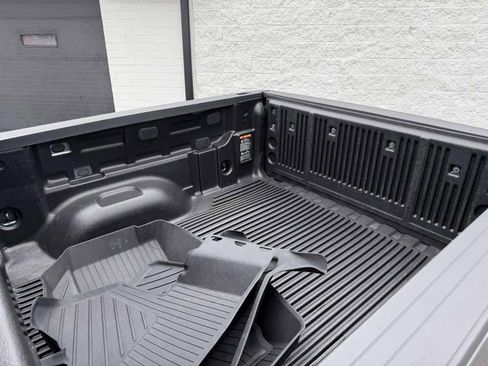 Used 2019 GMC Canyon SLE w/ Elevation Edition image 9