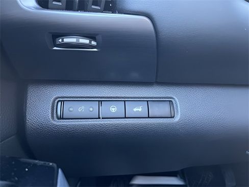 Used 2025 Nissan Pathfinder SL image 13