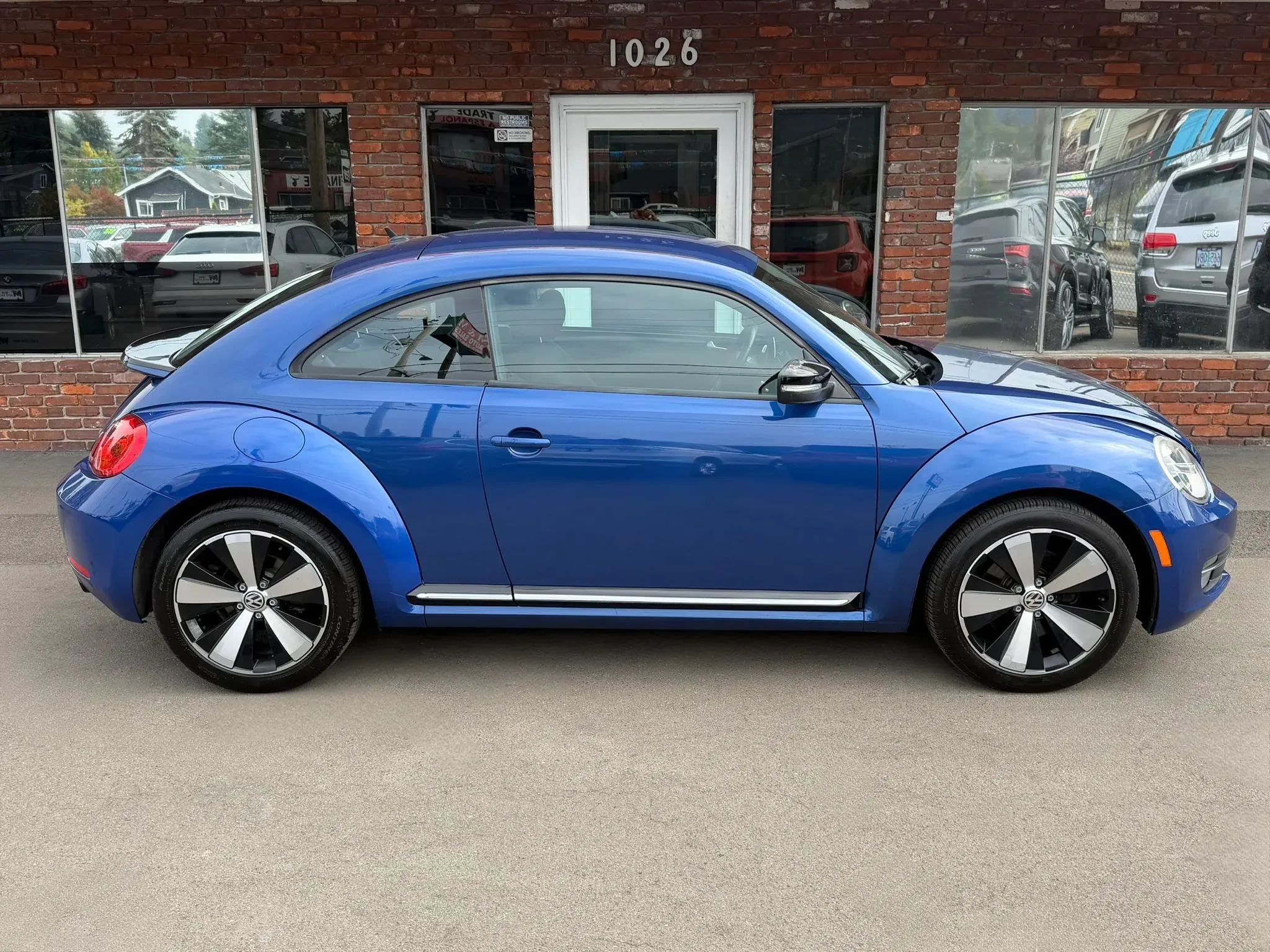 Used 2012 Volkswagen Beetle 2.0T FWD image 2