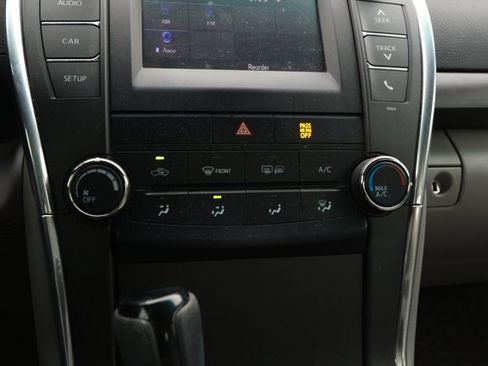 Used 2017 Toyota Camry LE image 17