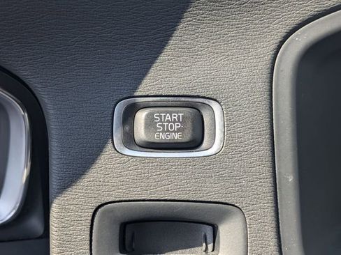 Used 2018 Volvo S60 T5 Dynamic w/ Vision Package image 20