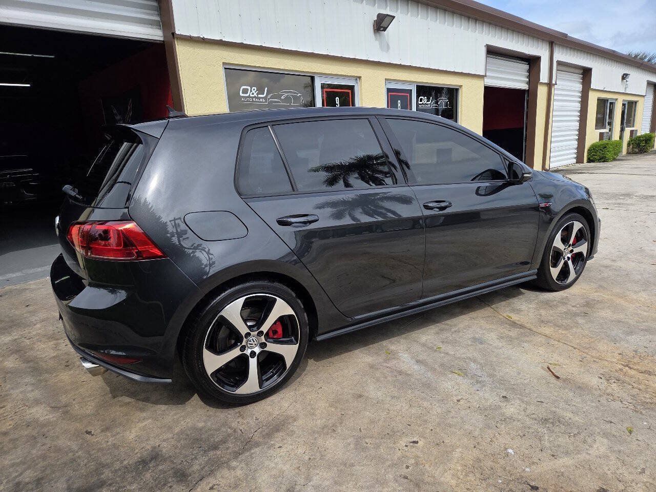 Used 2017 Volkswagen GTI SE FWD image 7