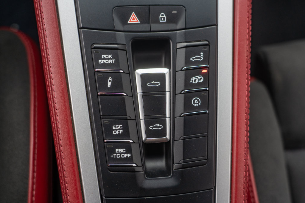 Used 2022 Porsche 718 Boxster Spyder RWD image 29