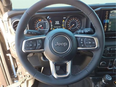 New 2026 Jeep Wrangler Unlimited Sahara AWD/4WD image 17