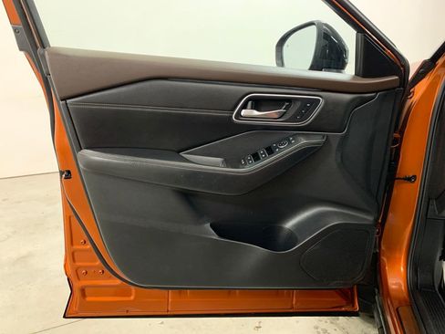 Used 2022 Nissan Rogue Platinum w/ Head-Up Display Package image 17