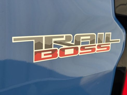 Used 2025 Chevrolet Colorado Trail Boss image 21