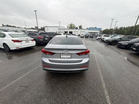 Used 2017 Hyundai Elantra SE FWD image 4