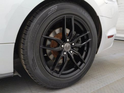 Used 2016 Ford Mustang V6 image 31