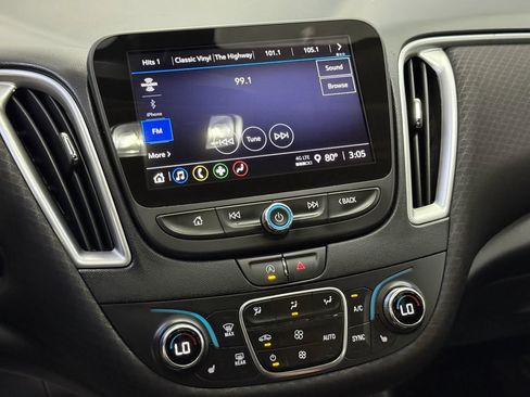 Used 2022 Chevrolet Malibu LT FWD image 19