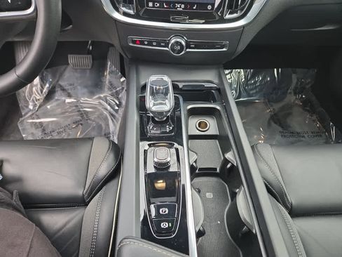 Used 2024 Volvo S60 B5 Plus image 15