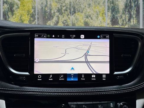 Used 2023 Chrysler Pacifica Touring-L w/ Uconnect Theater Family Group FWD image 26