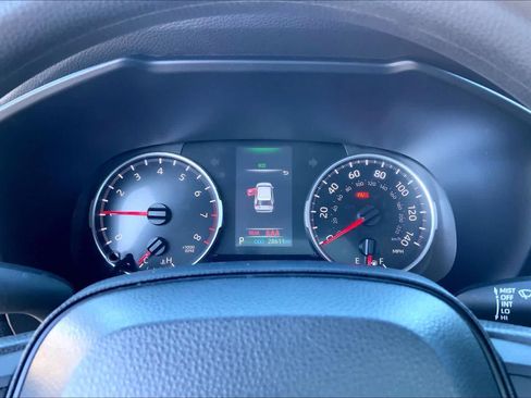 Used 2022 Toyota RAV4 XLE w/ Convenience Package FWD image 25