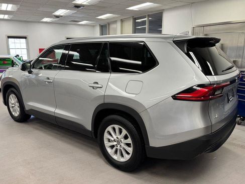 Used 2024 Toyota Grand Highlander XLE image 4