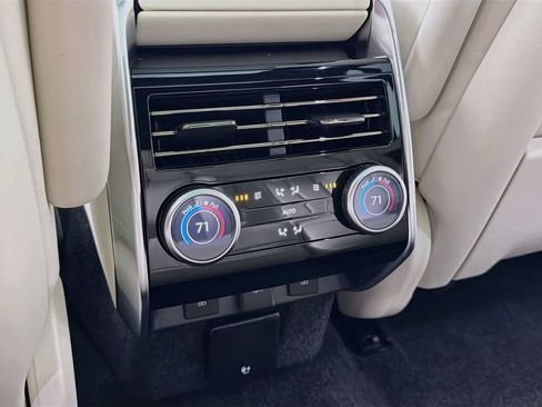 Used 2025 Land Rover Range Rover SE AWD/4WD image 27