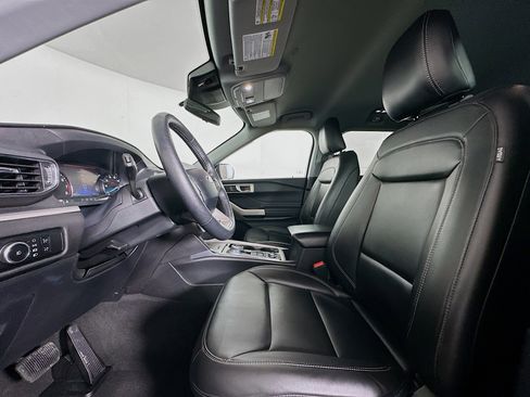 Used 2024 Ford Explorer XLT w/ Equipment Group 202A image 13