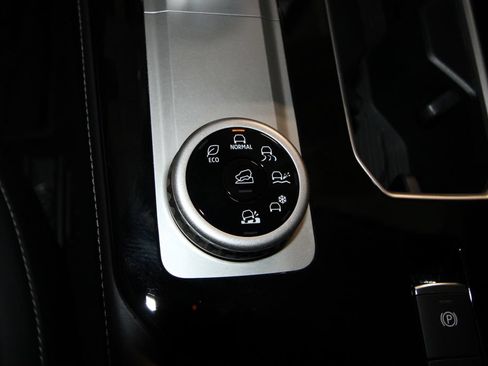 Used 2025 Mitsubishi Outlander SE AWD/4WD image 18
