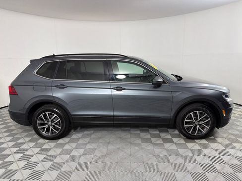 Used 2019 Volkswagen Tiguan SE w/ Panoramic Sunroof Package FWD image 4